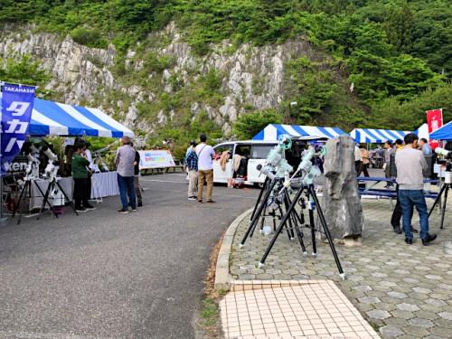 少しずつにぎわってきたショップ通り