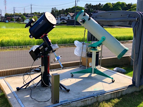 左側がアルヒナ赤道儀です。右側は原さんに紹介して頂き入手した経緯台。