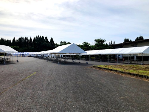 写真-2:当方到着時の会場。まだな~んにもなし