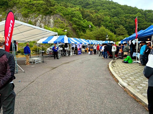 写真-2：初日の開会式。人は少ないなぁ~。